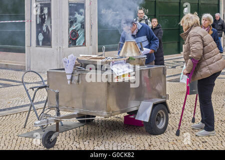 Sex Chestnut Seller Lisbonne Portugal Banque D'Images