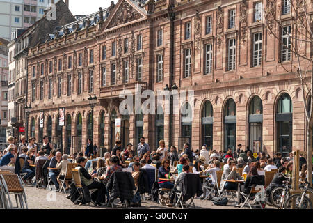 Aubette Palace et le café sur la place centrale, la Place Kléber à Strasbourg, Alsace, France Banque D'Images