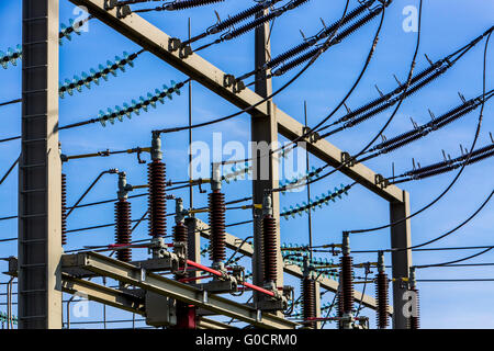 Sous-station, disjoncteurs, transformation de l'énergie électrique entre deux ou plusieurs niveaux de tension du réseau de transport régional, ici, Banque D'Images