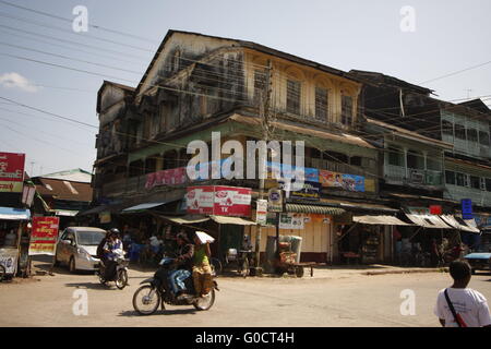 Riverfront road à Mawlamyine, Birmanie Banque D'Images