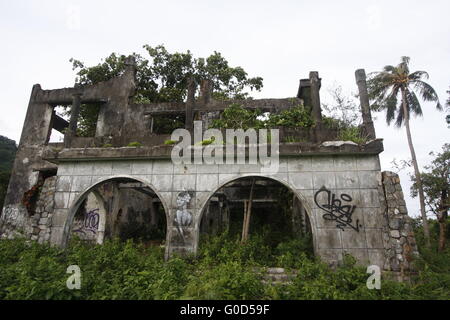 Maison en ruine à Kep, au Cambodge. Banque D'Images