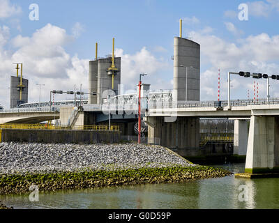 Le Hartelkering, Hartel barrière est une partie de l'Europoortkering qui est une partie du delta works projet. Banque D'Images