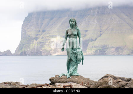 Statue de selkie ou le sceau de l'épouse dans le village d'mikladalur sur kalsoy Banque D'Images