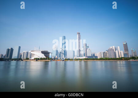 Guangzhou Pearl river new town skyline dans journée Banque D'Images