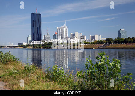 Avis de Donau vienne avec DC Tower 1 Banque D'Images