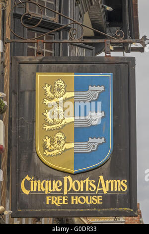 Signe pour les Cinque Ports Arms Pub Hastings UK Banque D'Images