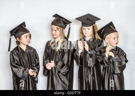 Les enfants garderie maternelle diplômé Banque D'Images