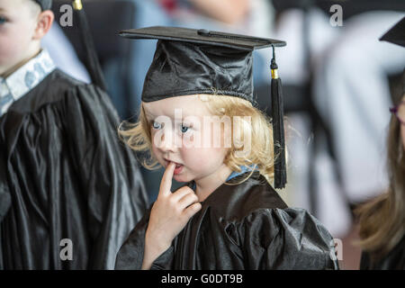 Les enfants garderie maternelle diplômé Banque D'Images