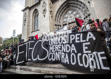 30 avril 2016 SÃƒO - Paulo, SP, 30.04.2016 : MARCHE ANARCHISTE : anarchistes, les punks et les skinheads manifestation le samedi, 30, dans le centre-ville de SÃ£o Paulo au Brésil contre le système politique actuel dans le pays. Ils sont contre les gouvernements de gauche et de droite. © Le Cris Faga/ZUMA/Alamy Fil Live News Banque D'Images