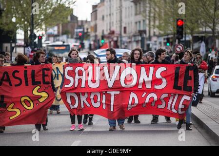 France, Rennes 30 Avril 2016 Le collectif de soutien aux personnes sans-papiers s'organiser une Journée nationale pour le droit d'asile, à Rennes, une rencontre nationale des associations et collectifs suivie d'une manifestation . Photo:NIGLAUT IMAGESPIC Kévin/ agence Banque D'Images