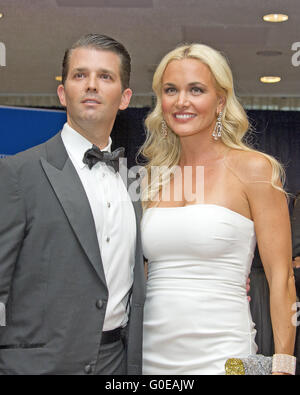 Washington, District de Columbia, Etats-Unis. Apr 30, 2016. Donald Trump Jr., gauche, et Vanessa Haydon Trump arrivent pour la Maison Blanche 2016 Dîner annuel de l'Association des correspondants à l'hôtel Hilton de Washington le Samedi, Avril 30, 2016.Credit : Ron Sachs/CNP. © Ron Sachs/CNP/ZUMA/Alamy Fil Live News Banque D'Images