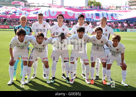 Groupe de l'équipe de Kyoto Sanga F.C. line-up, le 29 avril, 2016- 2016 : Soccer Football /J2 match de championnat entre Cerezo Osaka Kyoto Sanga F.C. 0-2 à Kincho Stadium, à Osaka au Japon. © AFLO SPORT/Alamy Live News Banque D'Images