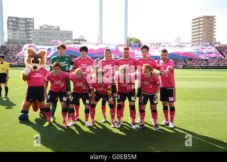 Cerezo Osaka groupe l'équipe de line-up, le 29 avril, 2016- 2016 : Soccer Football /J2 match de championnat entre Cerezo Osaka Kyoto Sanga F.C. 0-2 à Kincho Stadium, à Osaka au Japon. © AFLO SPORT/Alamy Live News Banque D'Images