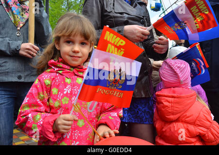 Le 1 mai 2016 - Région de Tambov Tambov, Russie, - le 1 mai est célébré en Russie la Maison de vacances de printemps et du travail. À Tambov ce jour (1 mai 2016) a tenu une réunion syndicale des travailleurs. (Crédit Image : © Aleksei Sukhorukov via Zuma sur le fil) Banque D'Images