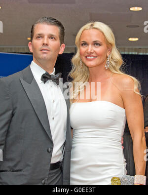 Donald Trump Jr., gauche, et Vanessa Haydon Trump arrivent pour la Maison Blanche 2016 Dîner annuel de l'Association des correspondants à l'hôtel Hilton de Washington le Samedi, Avril 30, 2016. Credit : Ron Sachs/CNP (restriction : NO New York ou le New Jersey Journaux ou journaux dans un rayon de 75 km de la ville de New York) - AUCUN FIL SERVICE - Banque D'Images