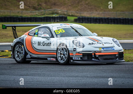 Sydney, Australie. 1er mai 2016. Aucune combinaison de Pro-Am 56 Shane Smollen/Nick Percat a terminé en 3e place dans la Carrera Cup Rally du Pro-Am sur le dernier jour de la Porsche de course automobile Australie Rennsport 2016 Festival au Sydney Motorsport Park © Hugh Peterswald/Pacific Press/Alamy Live News Banque D'Images