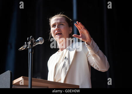 Copenhague, Danemark, le 1er mai 2016 : Mette Frederiksen, présidente des sociaux-démocrates, s'exprime à la célébration de la Fête du travail dans la région de Faelledparken, Copenhague. Credit : OJPHOTOS/Alamy Live News Banque D'Images