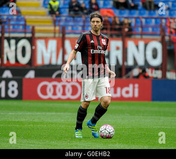 Milan, Italie. 1 mai, 2016 : Riccardo Montolivo en action au cours de la série d'un match de football entre l'AC Milan et Frosinone Calcio Crédit : Nicolò Campo/Alamy Live News Banque D'Images