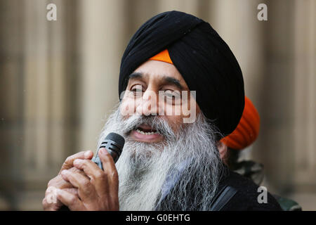 Manchester, UK. 1er mai 2016. Un homme s'adressant à la foule à la Sikh Festival à Manchester, UK,1er mai, 2016 Crédit : Barbara Cook/Alamy Live News Banque D'Images
