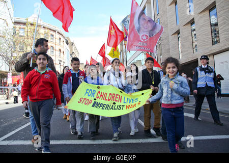 Londres, Royaume-Uni. 1er mai 2016. Des milliers de marcheurs dans premier mai à Londres, suivie d'une marche à Trafalgar Square Crédit : Dinendra Haria/Alamy Live News Banque D'Images