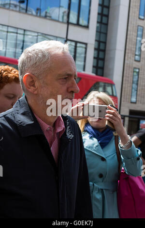 Londres, Royaume-Uni. 1 mai 2016. Jeremy Corbyn, Leader du Parti du Travail. Premier mai à Londres. Crédit : Images éclatantes/Alamy Live News Banque D'Images