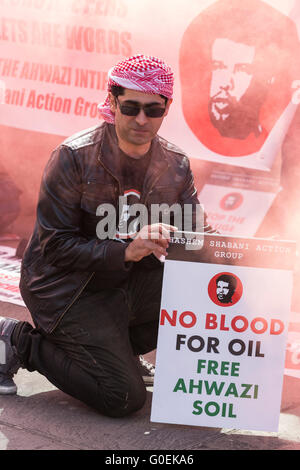 Londres, Royaume-Uni. 1 mai 2016. Les Arabes ahwazis protestant à Trafalgar Square. Premier mai à Londres. Crédit : Images éclatantes/Alamy Live News Banque D'Images