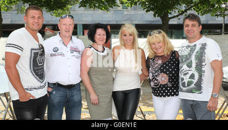 Singer Annemarie Eilfeld avec parents et ami Banque D'Images