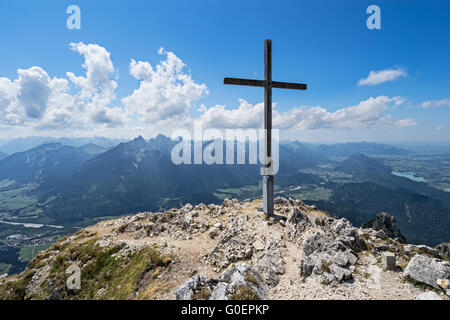 Croix au sommet du Mt. Säuling Banque D'Images