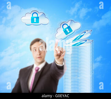 Nuage d'empilage d'objets dans le stockage sécurisé Banque D'Images