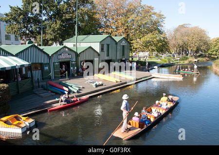 Barques sur la rivière Avon à Antigua Voile cabanes, Cambridge Terrace, Christchurch, Canterbury, Nouvelle-Zélande Banque D'Images