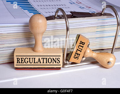Règlements et règles - deux timbres au bureau Banque D'Images