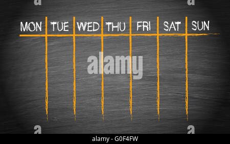 Calendrier hebdomadaire sur l'arrière-plan du tableau Banque D'Images