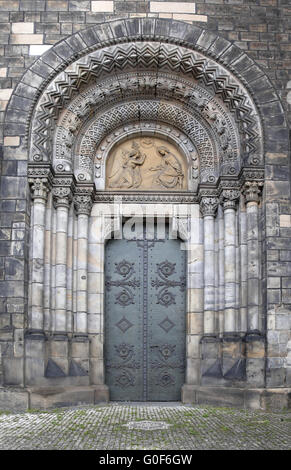 Porte de l'église des Saints Cyrille et Méthode Banque D'Images