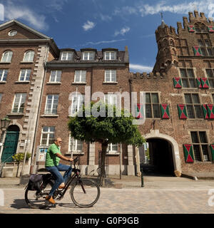 Cycliste de la vieille ville de Duisburg, Allemagne Banque D'Images