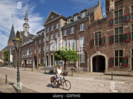 Cycliste de la vieille ville de Duisburg, Allemagne Banque D'Images