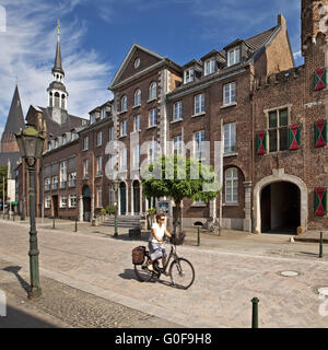 Cycliste de la vieille ville de Duisburg, Allemagne Banque D'Images