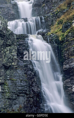 Njupeskaer a une cascade chute de 125 m Banque D'Images