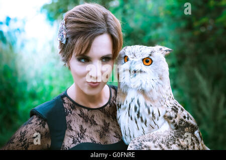 L'hibou avec la dame Banque D'Images