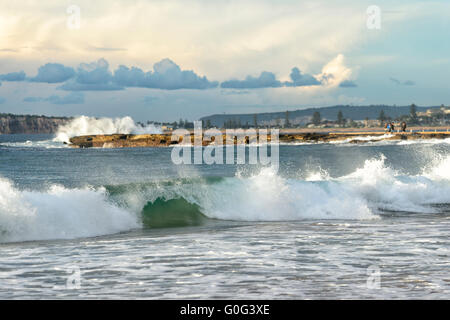 Mer forte à Turimetta Beach, les plages du nord de Sydney, Nouvelle Galles du Sud, Australie Banque D'Images