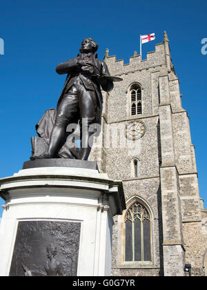 Une statue de l'artiste Thomas Gainsborough en dehors de l'église St Pierre à Sudbury, Suffolk, Angleterre. Banque D'Images