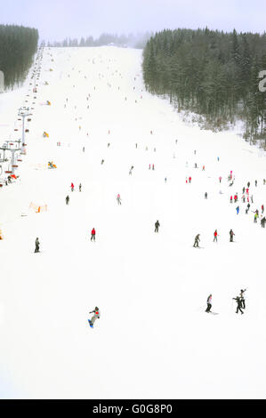 Station de ski dans la neige Banque D'Images