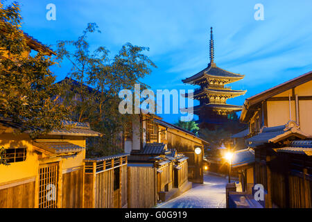 Yasaka arrière non à l'heure bleu Quartier Pagode Banque D'Images