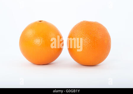 Oranges sur fond blanc isolé macro close-up Banque D'Images