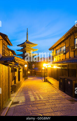 Pas de route de la Pagode Yasaka traditionnelles maisons de la rue Banque D'Images