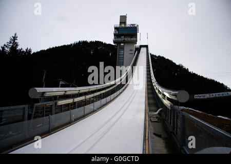 Mourir, mourir Skisprungschanze Erdinger Arena à Oberstdorf zur Zeit der Internationalen Vierschanzentournee. Banque D'Images