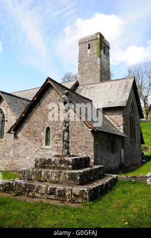 La prédication de l'extérieur de l'église Croix St Elidor Cheriton Stackpole Galles Pembrokeshire Banque D'Images