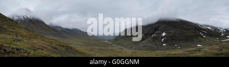 Vue panoramique sur la vallée de Tjäktjavagge Tjäktja pass, le plus haut point du Kungsleden trail, Laponie, Suède Banque D'Images