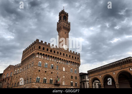 Palazzo Vecchio à Florence, Italie sur une journée nuageuse Banque D'Images