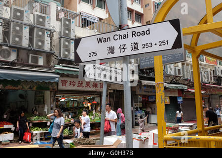 Un signe pour la route de Wan Chai à Hong Kong sur l'île de Hong Kong. Banque D'Images