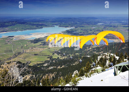 Séquence de parapente en Bavière jaune Banque D'Images